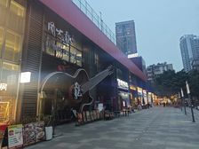 复式餐饮铺.送阁楼300方.门面宽.门前能停车