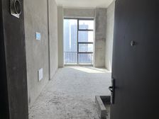 单价8字头买红谷滩一线江景Loft公寓,民用水电视野好