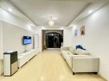 四年前的价格 精装修电梯三房 好楼层 房东急售 趁低价 !