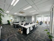 【双面采光242方、方正实用】 带短期租约!24h空调