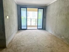 新力钰珑湾(南区) 交通便捷 车位充足 南向采光好 次新小区