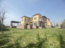 体验高品质墅区生活,西临大河,占地2000平集中南花园