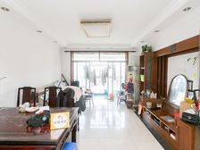 新出三房 地铁口 满五年有车位 看房随时 价格好谈