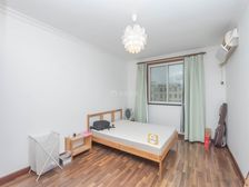 一梯两户!无!税+原始三房!精装修,价可谈 空间大!1随时看