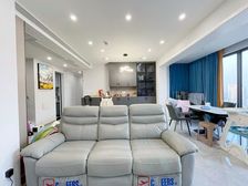 大坪龙湖时代天街!精装三房极核位置,业主诚心出售。