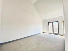 远洋LAV E 物业租售 水景独栋 将1500 平 电梯泳池