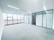 东四环欢乐谷林达海渔广场 50平开间出租 可注册 新华国际