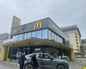 独栋整体出售 方便停车 年金55万 临地铁产权清晰