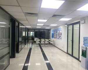 正东向 精装修 正对电梯口 展示面广 拎包使用 大窗户即用笋