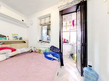 胜利大街老红线,两室朝阳精装修样板间。大院停车 房主诚心出售