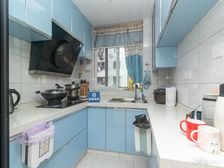 一梯两户 边套双南 毗邻金滩 精装修,可拎包入住,小区中间