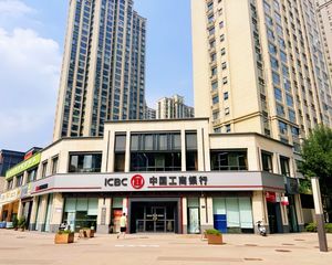 17米超大面宽 年70万丶路口大把角丶门前带车位独栋出售