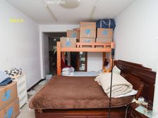 中环旁次新小区,无税电梯两室一厅,户型南北通透。