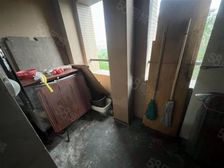 飞机户型 6楼 带地下产权车位 毛坯房 随意装修 无遮挡