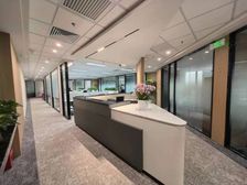 东城区长安街东方广场精装修带家具正对电梯随时出租