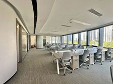 精装现房租 51组工位 5间办公室 特价 满足企业