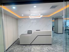 升龙大厦300平 地铁口 繁华商圈 家具全齐 业主直租