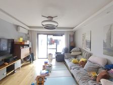 低于市场价3XX万出 本人是小区专家 近地铁公园 看房方便