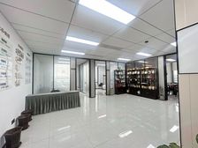 智慧园180平东北朝向江景房,三个隔间带水源,免