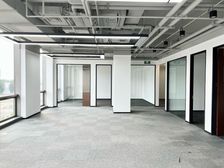 航港国际大厦II 精装修3间到顶 正南朝向 一口价2.2