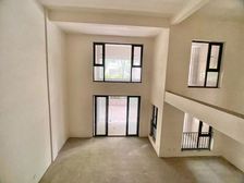 业主急售!带双车位车位,下叠前后花园,带私家电梯安静,满五年