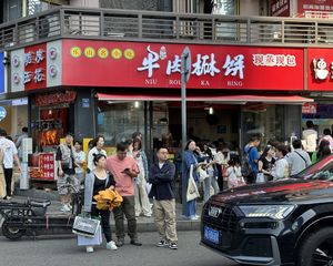 正对太古里(牛肉饼)年租20万,8米大开间,转角口岸自带人流