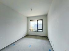 御山台带院洋房 山景好视野开阔 稳坐太师椅 叠拼带院子