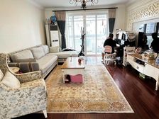 贵龙园新上房源:3+1户型,南北通落地窗,中心位置,价格醉低