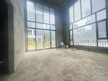 临深观澜湖北门 前庭后院 上下四层 拓展面积高 !!