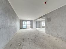 毛坯4房,视野开阔,阳光充足,出行方便