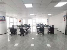 创新中心322平.4隔间1.35元.精装修