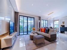 品实云湖花城 诚心出售 送家私家电送车位 价格可谈 包税南向