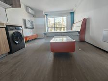 东港精装loft好房 电梯房 集中供暖 双卫格局 产权清晰