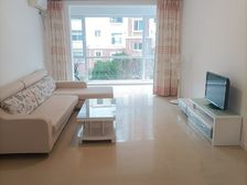 2楼 宽敞明亮的三居室 下楼就能钓鱼 阳台大落地窗光线充足