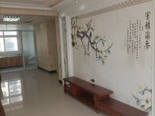 特价大拇指广场附近 步梯房2楼半115平三室两厅一卫拎包入住