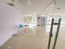 实拍新吴哥伦布广场 朝南落地窗 137平 3号线地铁口好招人