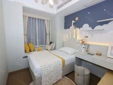 浦东临港精装四房 满五南向中层 340万