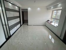 桃 小开中美好汇邻湾边户精装三室 全新装修 带集中供暖采光好