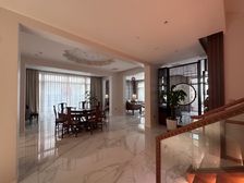 龙湖颐和原著 8室4厅 东 西 南 北