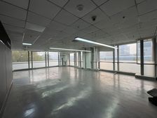 按使用面积 出租五道口 独立整层 层高3米5 四面采光 独栋