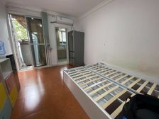 中心位置,1楼带花园,全南1房(居 间 费 灵活可谈)