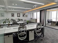 财富中心 240平 精装带家具 特价4元 地铁口10米