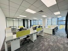 地铁口上下班方便!还有同面积5个房间的!万达旁!诺德中心!