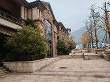 双门头可分割,主街公建,上下两层,适多种经营,大开间南北通透