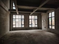 主街公建,位置好,适多种经营,上下两层,南北通透,大开间