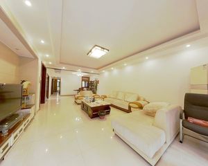 龙城1号 4室2厅 东南