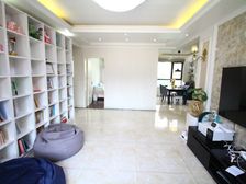 总价低 精装修 有车位 三室两厅 小区绿化率高 户型方正