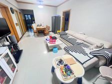 近医院 南向采光好 大三居 车位加充电桩