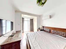 新出!带20平花园,小区中心位置,采光一点不遮挡!