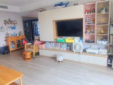 新挂牌 江科正对面 锦锈春天湖景大四房 中央空调 地暖全带